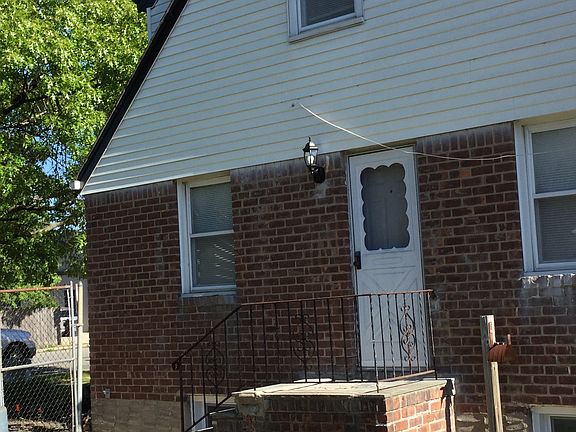 5th image of 2176 Franklin Ave