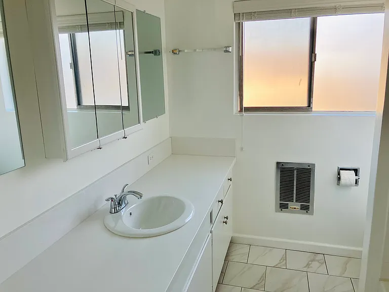 1221 Lyndon St #10 — Photo 5