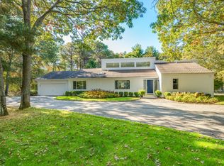 1 Whipporwill Ln, East Quogue, NY 11942