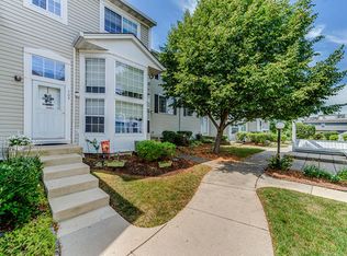 703 Hidden Creek Ln, North Aurora, IL