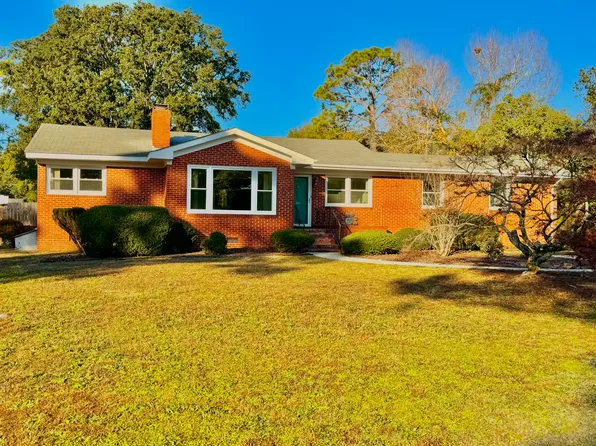 209 Oak Leaf Dr, Wilmington, NC 28403