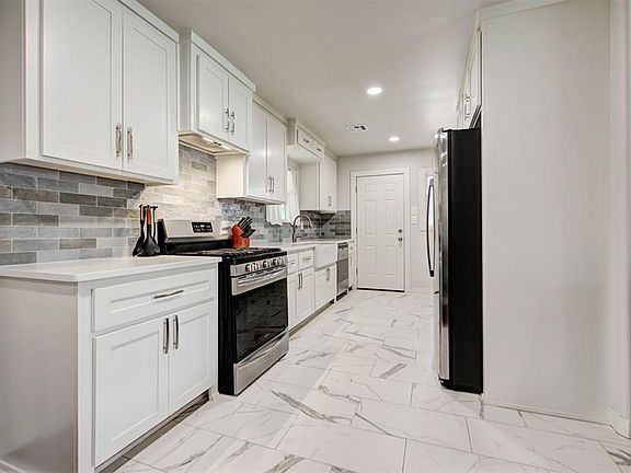 2nd image of 1608 Carlisle Ct
