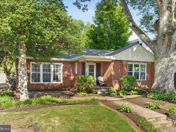 7803 Marbury Rd, Bethesda, MD 20817