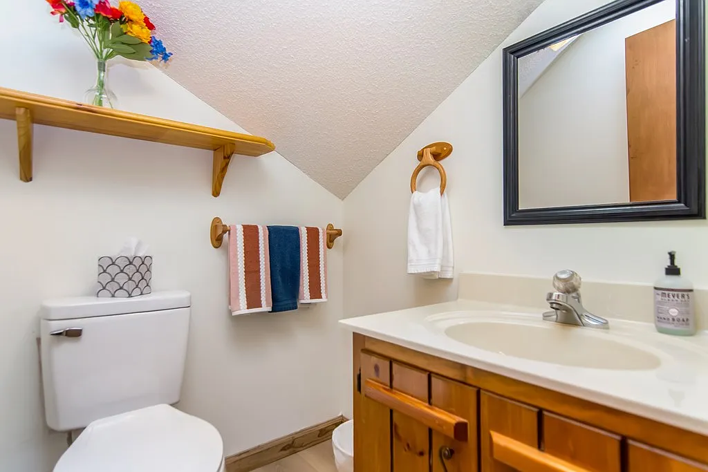 3 bed, 2144 sqft, $1,800 — Photo 2