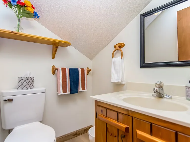 102 Mizzen Ct — Photo 2