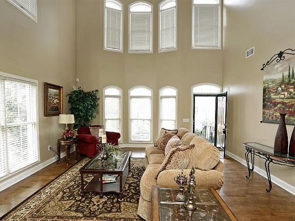 3rd image of 958 Village Green Ave