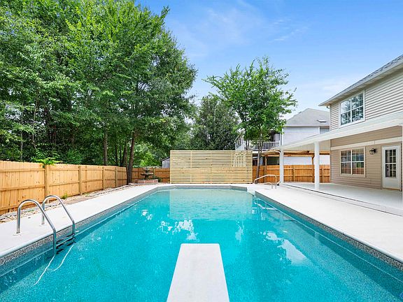 3rd image of 123 Eastfield Dr