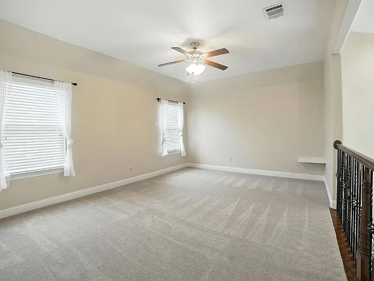 2404 Sabine Cir — Photo 15