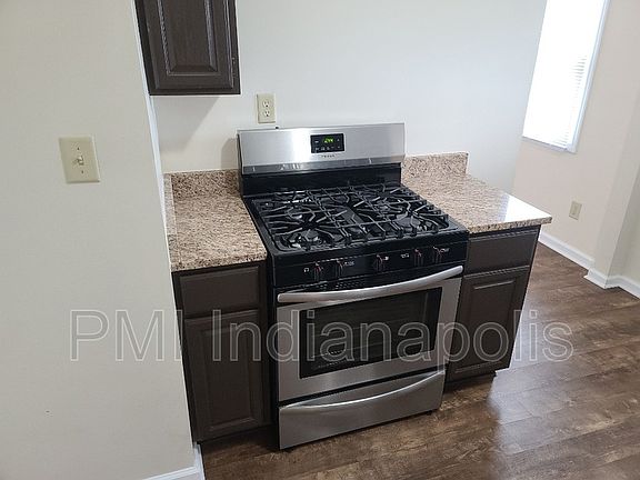3rd image of 2050 Olive St