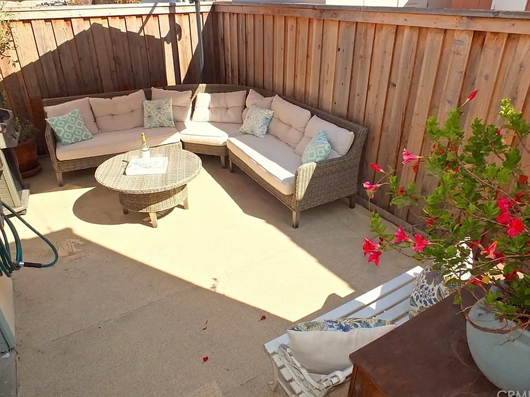 130 Covina Ave — Photo 9