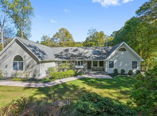 15 Misty Brook Ln, New Fairfield, CT 06812
