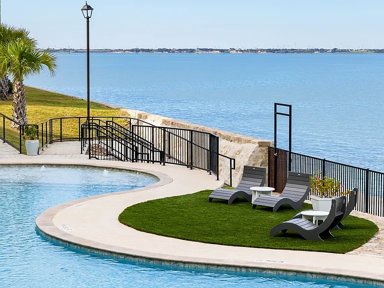 JPAGE-Multifamily-LighthousePointe-Exterior-3138