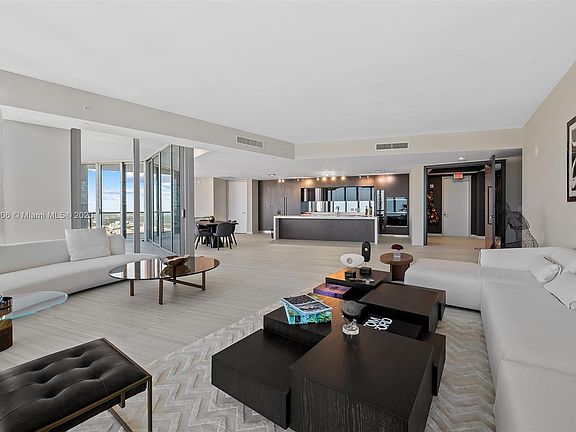 3rd image of 851 NE 1st Ave #5302