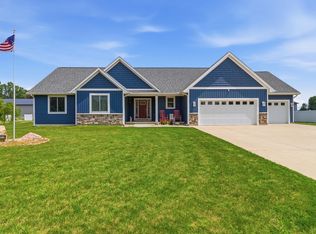 501 E Stoneridge Dr, Plainwell, MI 49080