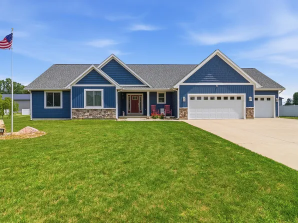 501 E Stoneridge Dr, Plainwell, MI 49080