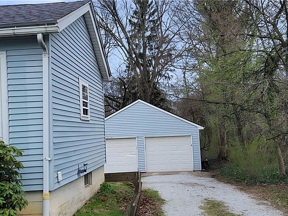 2nd image of 385 Bell St