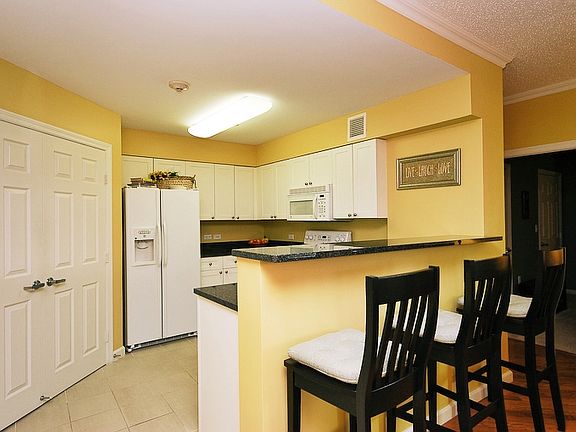 4th image of 300 Mamaroneck Ave APT 204