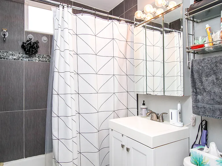 2040 W Charleston St #2R — Photo 7