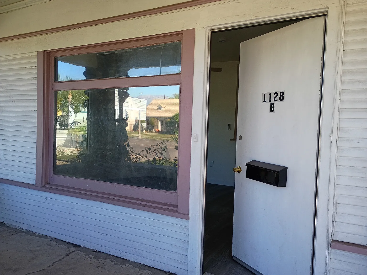 2 bed, 900 sqft, $2,200 — Photo 2