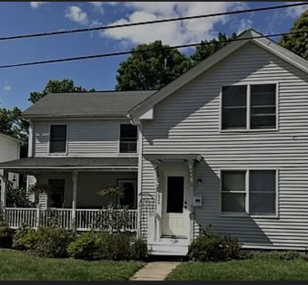 3 bed, 972 sqft, $1,700 — Photo 1