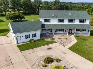 4041 Heartland Dr, Bismarck, ND 58503
