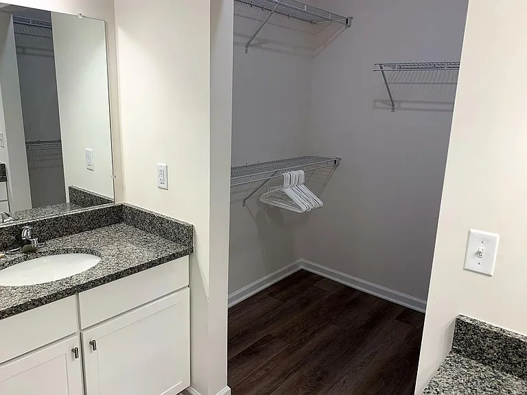 Towne Center Apartments — Photo 72