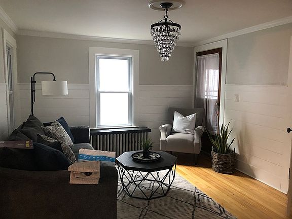 3rd image of 138 W Circular St