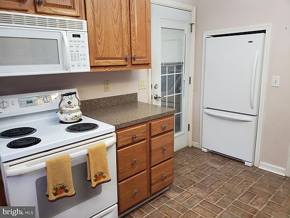 4th image of 112 Oakwood Ct