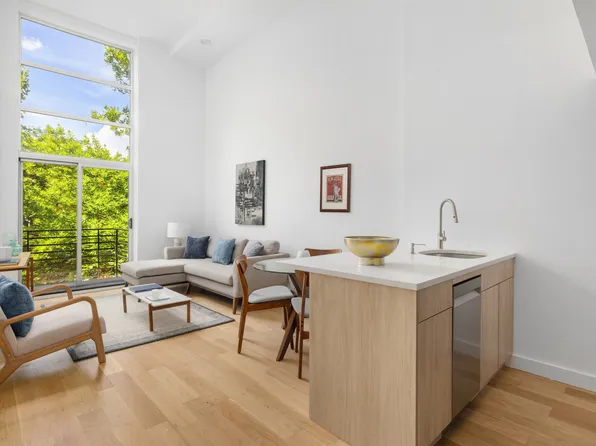 93 Waverly Avenue image 3 of 9