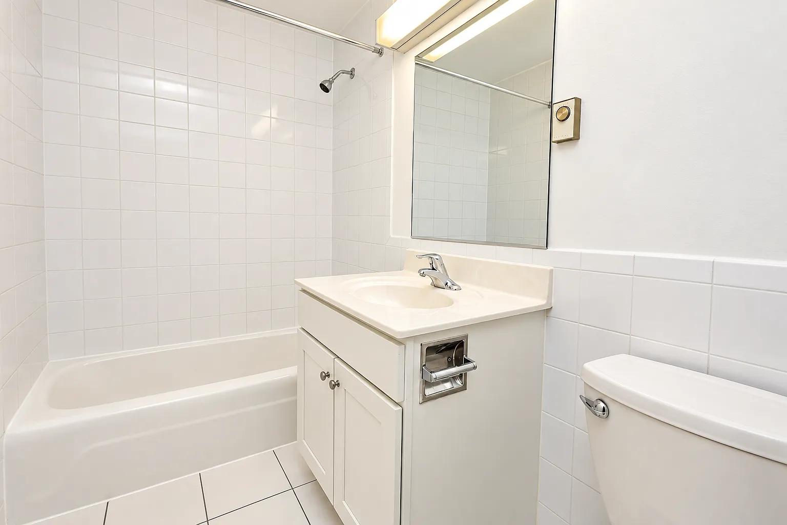 1 bed, 700 sqft, $2,050 — Photo 3