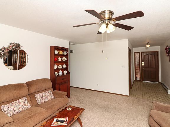 3rd image of 615 Hudsons Bay Dr