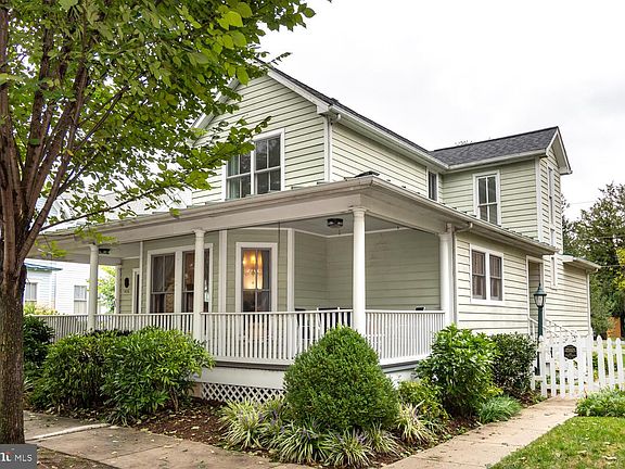 2nd image of 406 Goldsborough St #406