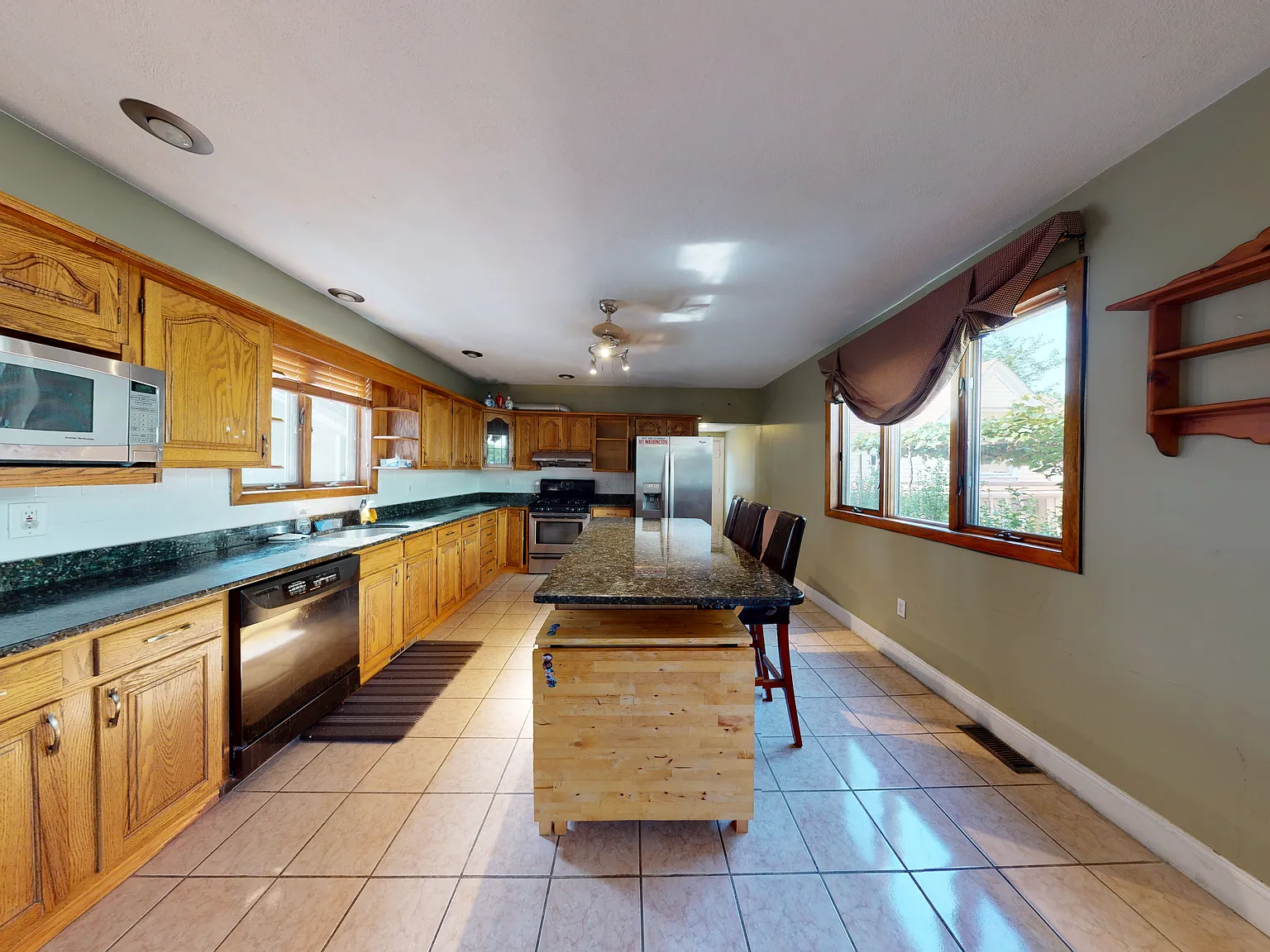 5 bed, 2050 sqft, $4,500 — Photo 1