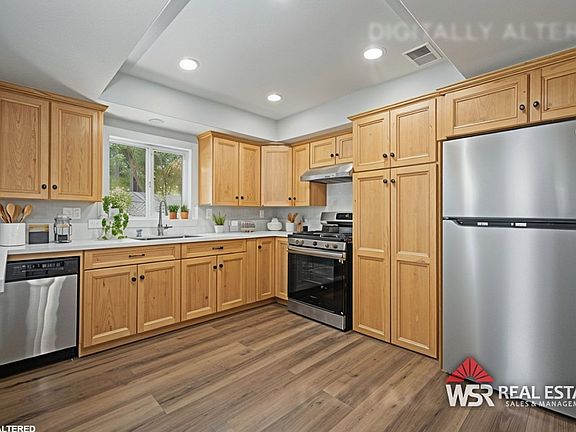 4th image of 1030 E Brockton Ave #1