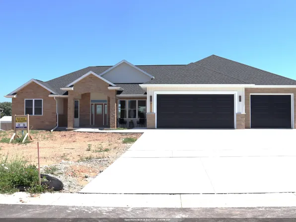N1332 Meadow Park Dr, Greenville, WI 54942