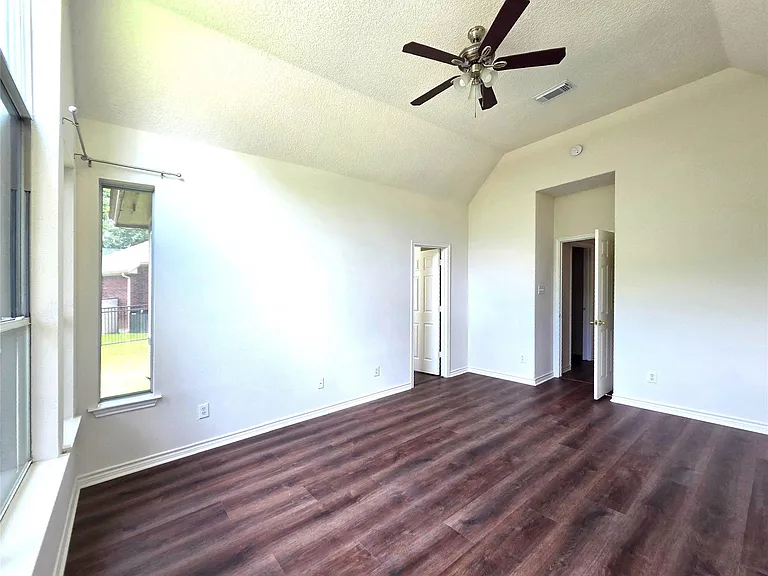 2202 Cherry Hill Ct — Photo 12