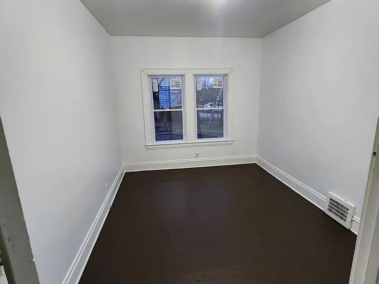 3318 E 140 ST — Photo 12
