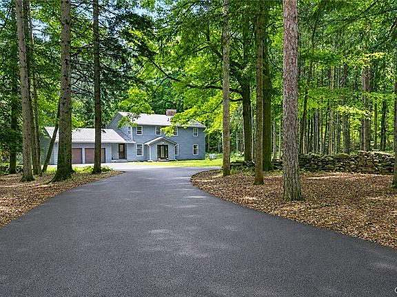 3rd image of 4866 Briarwood Ln