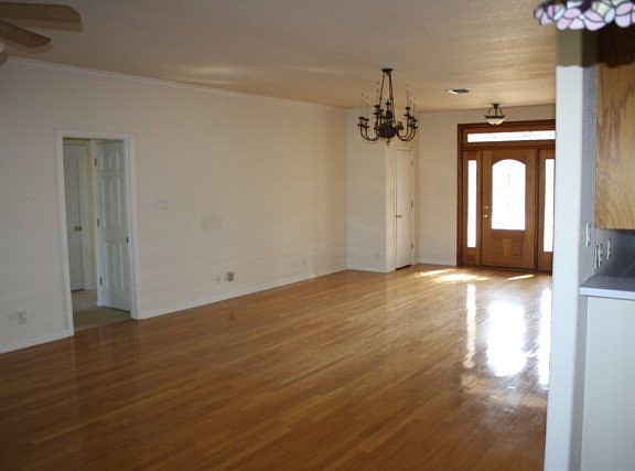 4th image of 812 Avenue C