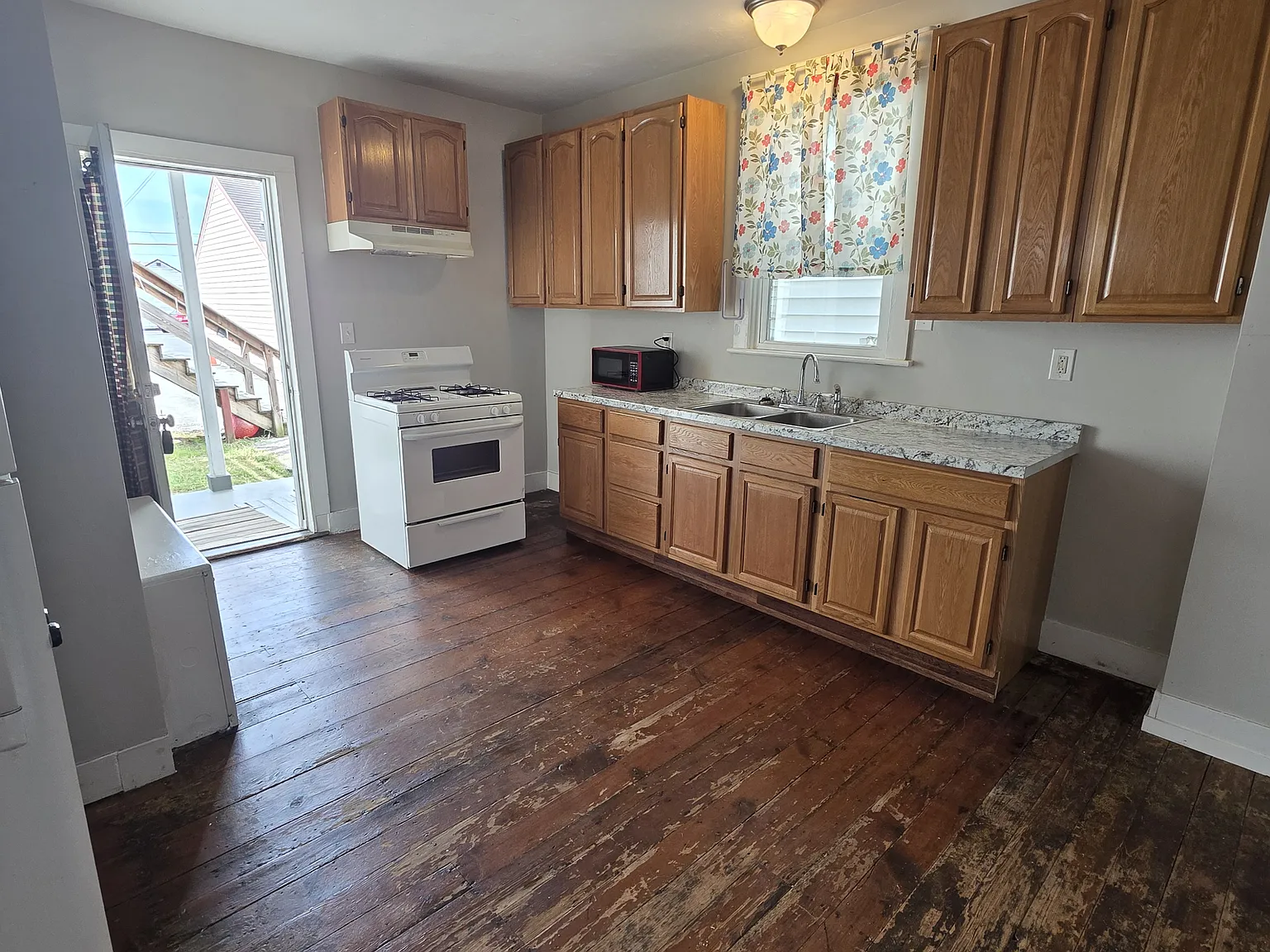 1 bed, 910 sqft, $1,095 — Photo 2
