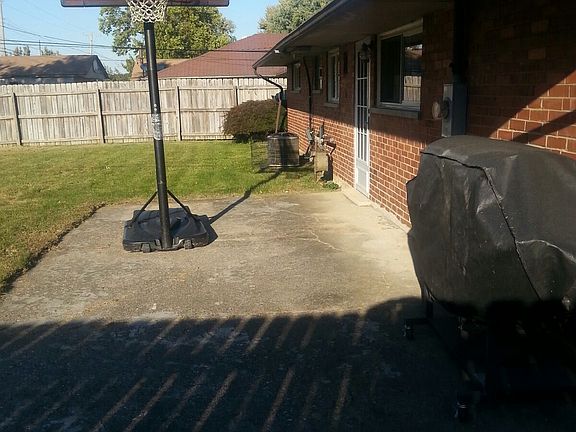 3rd image of 3879 Waterbury Dr