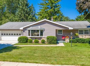 226 Green Valley Pl, West Bend, WI 53095