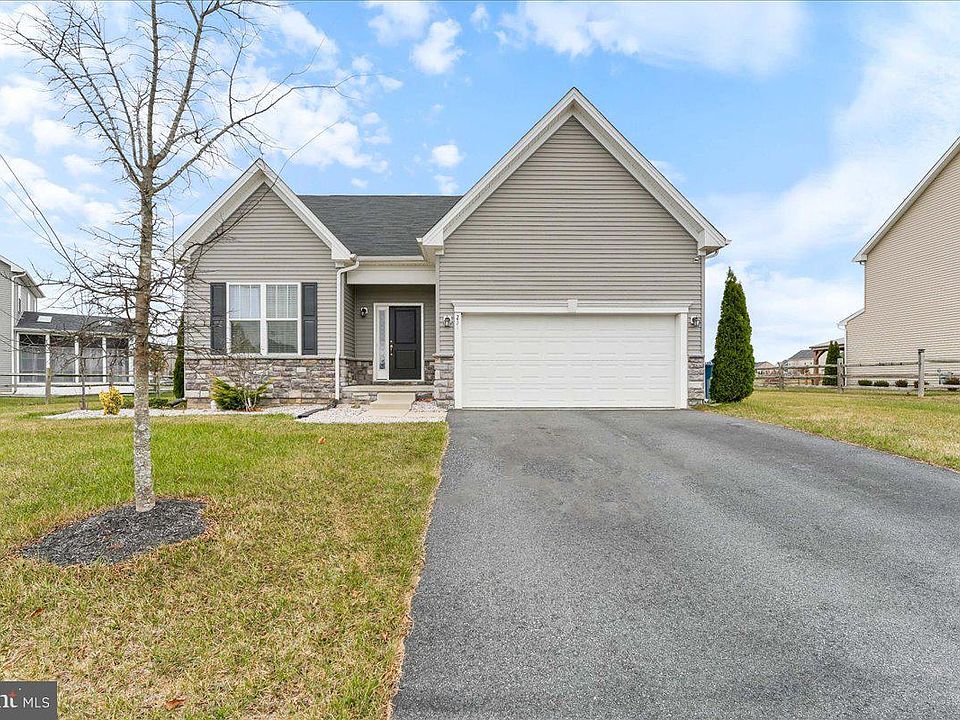 2nd image of 231 Saffron Cir