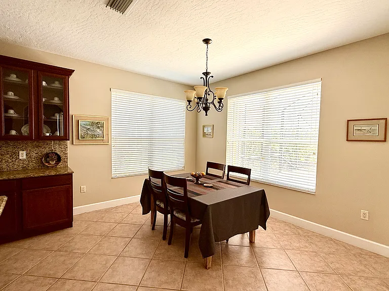 885 Chatsworth Dr — Photo 19