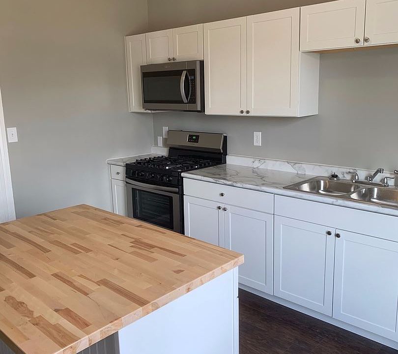 1st image of 360 E Walnut St APT 03