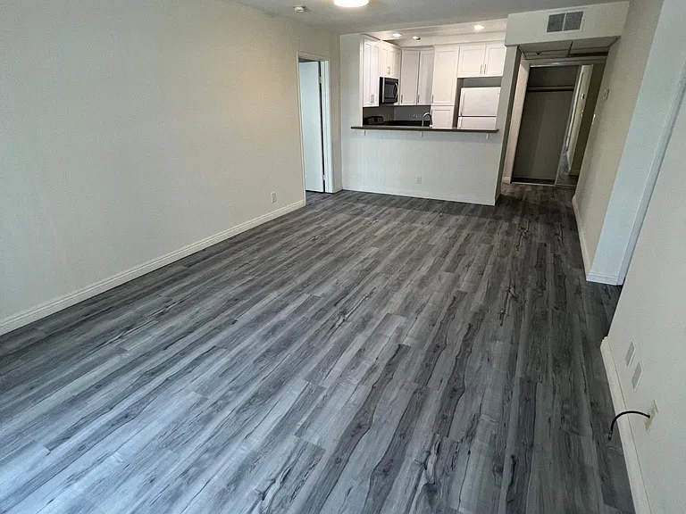 10916 Ashton Ave #101 — Photo 6