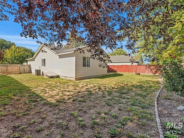1916 W Havenwood Ave — Photo 21
