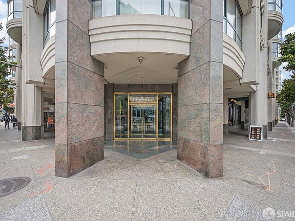4th image of 300 3rd St APT 922