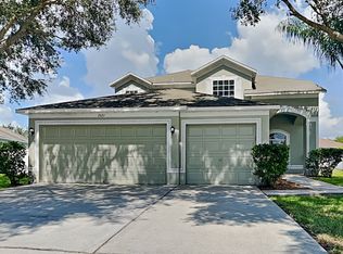 2621 Queen Alberta Dr, Valrico, FL 33596