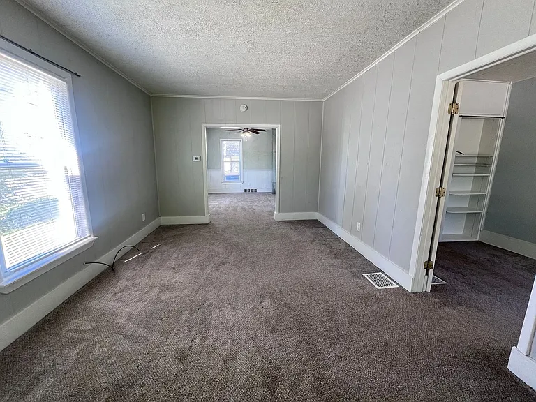 2037 Paris Ave NE — Photo 3